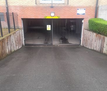 1 Bed Penthouse, Paveley Court, NW7 - Photo 4