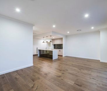Spacious modern townhouse in the heart of Carindale - Photo 6