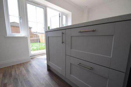 180, SS7 3QS - Photo 4