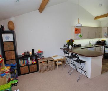 2 bedroom semi-detached bungalow to rent - Photo 2