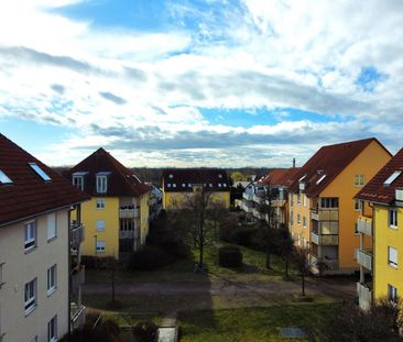 Schicke 2-Zimmer DG-Wohnung mit Balkon, Einbauküche, PKW-Stellplatz... - Photo 1