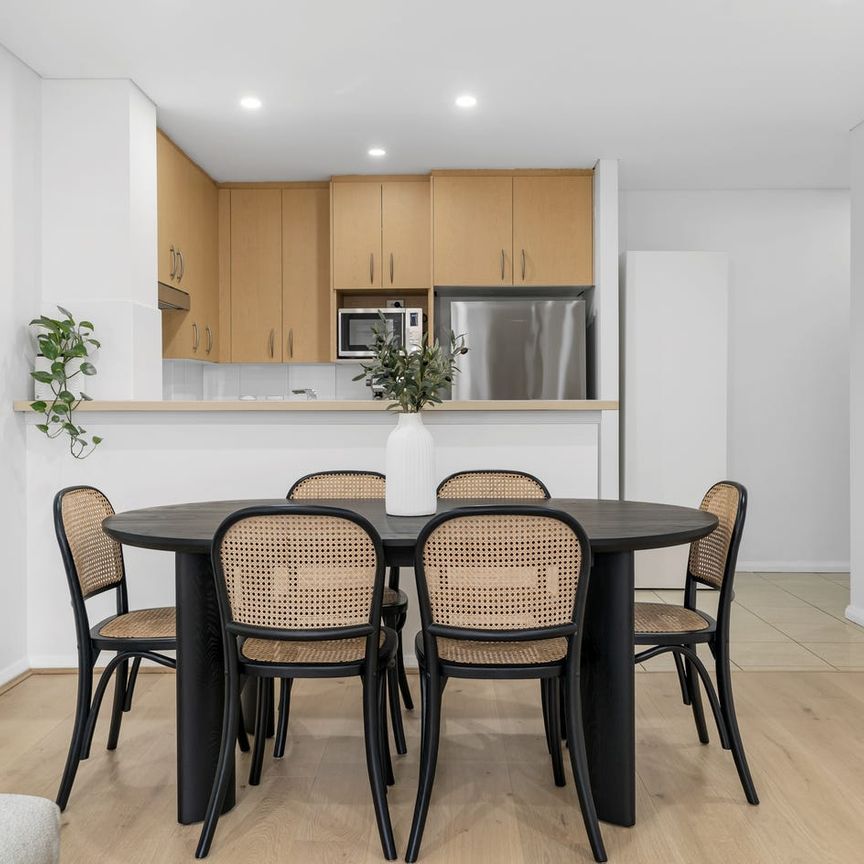 A chic waterside lifestyle in a premium resort community - Photo 1