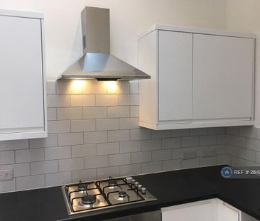 2 bedroom end of terrace house to rent - Photo 5