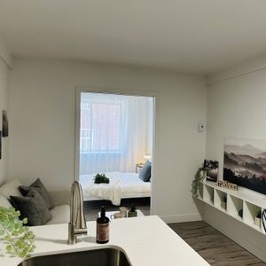 Studio - Ontario - Photo 3