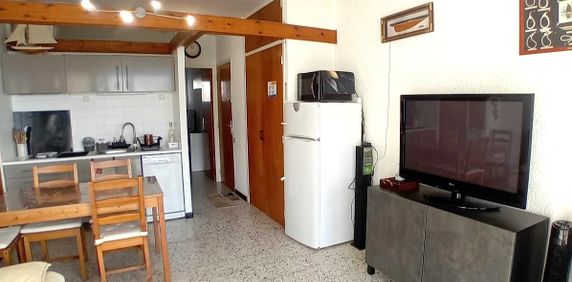 A LOUER T1 BIS MEUBLE PORT LA NOUVELLE - Photo 2