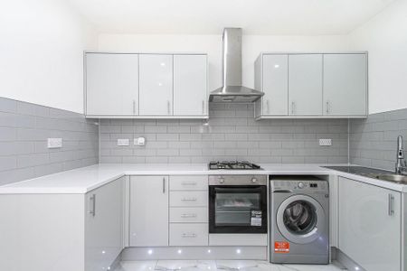 2 bedroom terraced house to rent - Photo 4