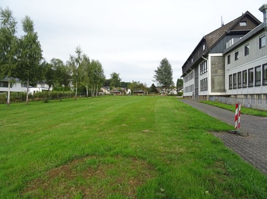 Helle 2 Zimmer Wohnung (Hochpaterre) zur Miete mit Balkon in ruhiger Wohngegend! - Foto 1