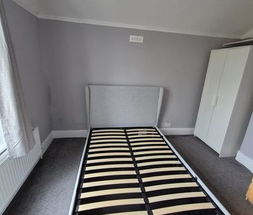 Room in a Shared House, Melfort Rd, CR7 - Photo 1