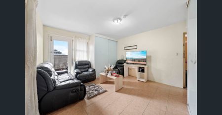 Spacious Apartment in Prime Auburn Location!! - Photo 2