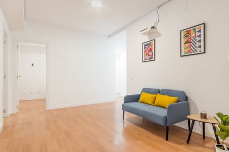 Beautiful modern room in Alejandro González, Madrid - Photo 4