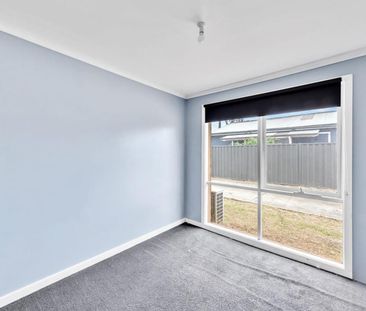 Comfortable Family Home in a Convenient Rockbank Location - Photo 4