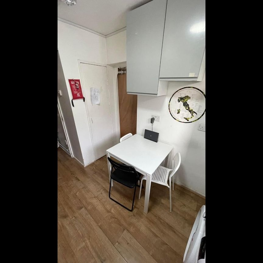 Room in a Shared House, Saracen Street, E14 - Photo 1