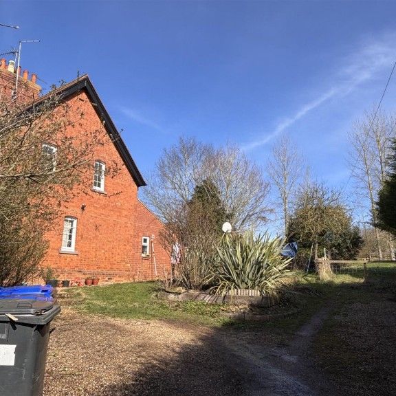 Bank Cottage, Coton - Photo 1