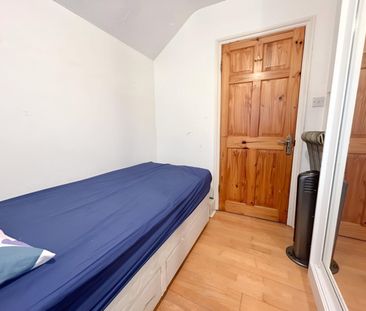 3 Bedroom House To Let - HP13 - Photo 1