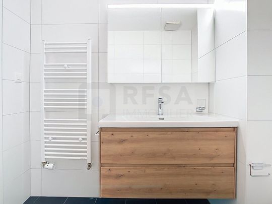 PERLE RARE! 2½ pièces avec terrasse au coeur de la ville - Photo 1