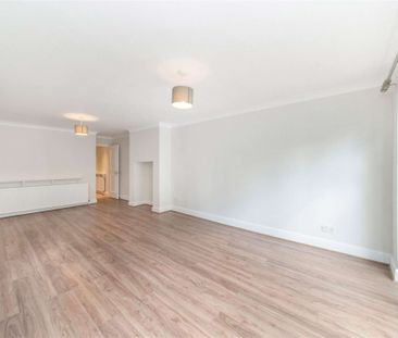 Lovely three bedroom maisonette with a garden conveniently located ... - Photo 1