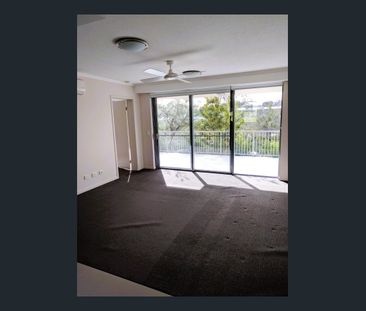 This spacious UNFURNISHED apartment is available for rent from 12/1... - Photo 1