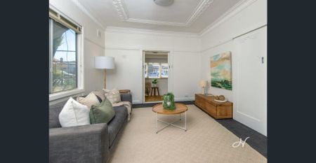 CHARMING CHARACTER COTTAGE IN SOUGHT-AFTER GEORGETOWN - Photo 4