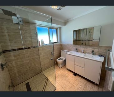 12 Silkyoak Grove, Greenacre, NSW 2190 - Photo 5