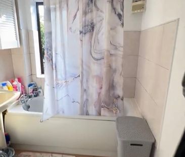 1 Bed Flat, Tollgate Road, E6 - Photo 2