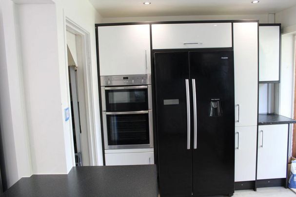 4 bedroom house to rent - Photo 1