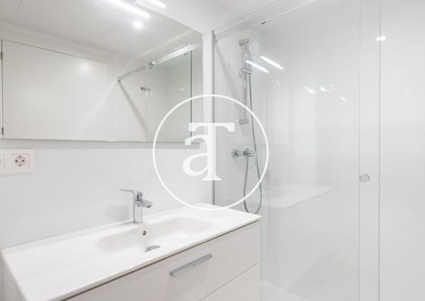 Apartment for rent with 2 bedrooms, studio and balcony in Badalona