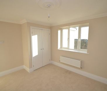 3 bedroom flat to rent - Photo 1