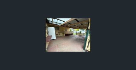 Family home with large backyard and shed - Photo 5