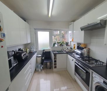 2 Bed Maisonette, Hurstwood Court, NW11 - Photo 5