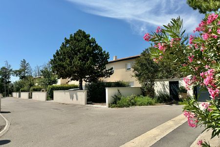 VILLA T4 R+1 86 m² - LE TOURET SALON DE PCE - Photo 2