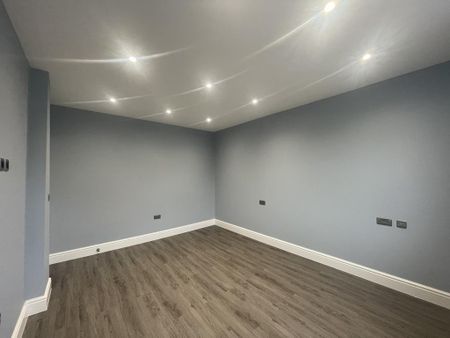 4 bedroom flat to rent - Photo 3