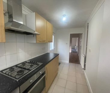 REDECORATED***TWO DOUBLE BEDROOM***LIVING ROOM***DINING ROOM***FITT... - Photo 2