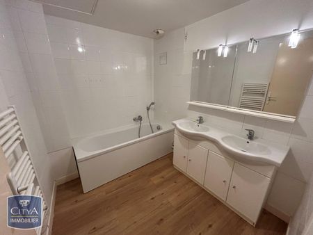 Location Appartement 4 pièces 110m² BOURGES 18000 - Photo 3