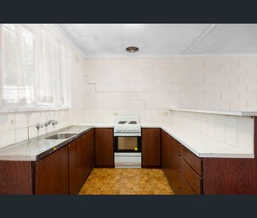 3/2A Staverly Road, Herne Hill, Vic 3218 - Photo 2