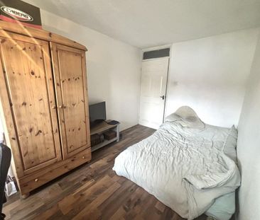 3 bedroom end of terrace house to rent - Photo 5