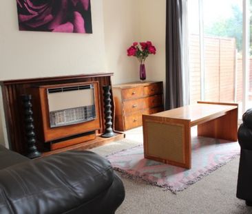 6 Bedroom GCH, Double Glazed, Large House, *Perfect Student Location* - Photo 4