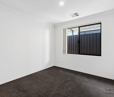 5 bedroom home in Quiet Coastal Pocket - Photo 6