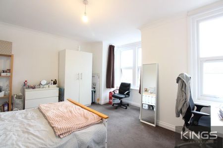 5 bedroom terraced house to rent - Photo 4