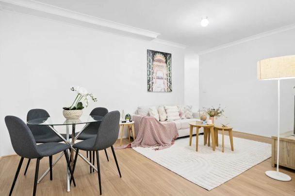 STYLISH UNIT, ULTRA CONVENIENT LIFESTYLE - Photo 1