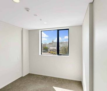 Modern Two-Bedroom Apartment for Rent! - Photo 2