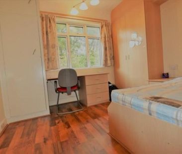 5 Bed - Sefton Court, Leeds, Ls6 - Photo 3