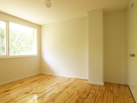 Quiet Campbell Three Bedroom Duplex - Photo 2