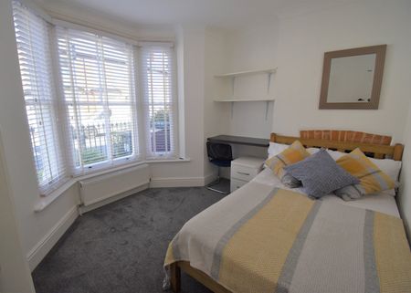 6 Bed Terraced House, Donnington Road, RG1 - Photo 2