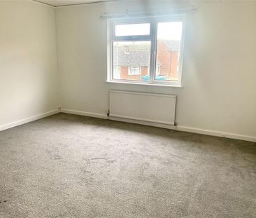 4 bedroom detached house to rent - Photo 3