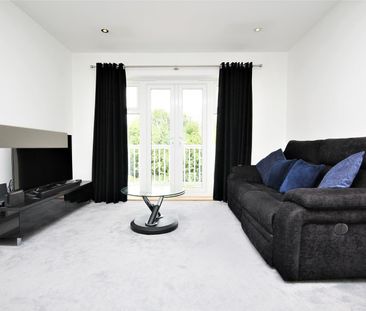 Sierra Road, High Wycombe - Photo 2