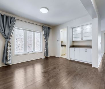 For Lease - 6 Kavanagh Avenue, East Gwillimbury, Ontario - Photo 2