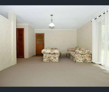 Neat & Presentable 3-Bedroom Unit in Leafy East Toowoomba - Photo 1
