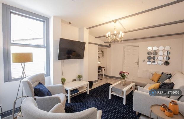 1 bedroom in a house share to rent - Photo 1