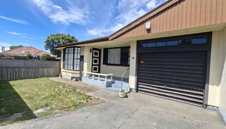 Newly Renovated Summer Living - Photo 4