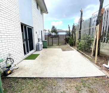 Modern 4-Bedroom Home in Prime Coomera Location - Photo 6